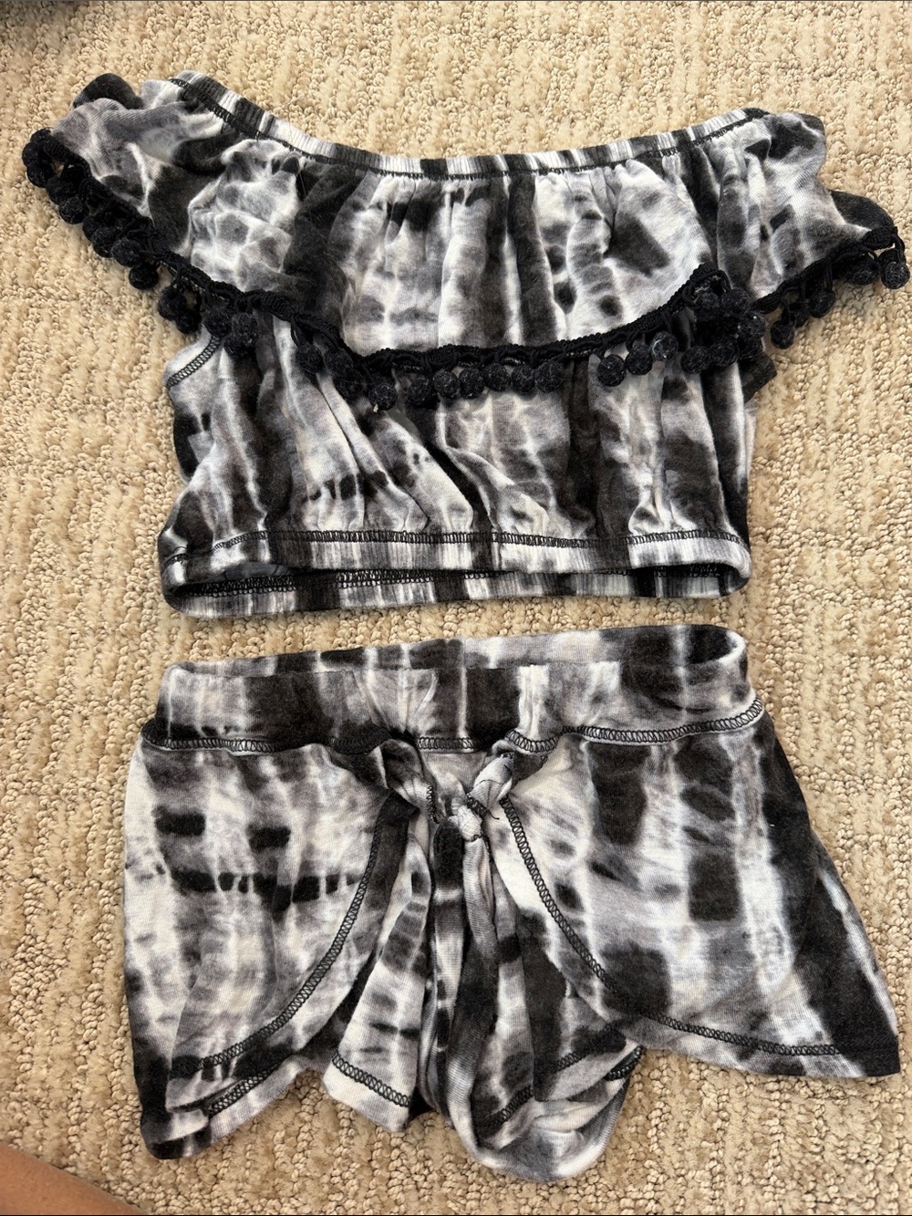 Random Hearts Tie-Dye Black & White Off-Shoulder Girl Set - 4T